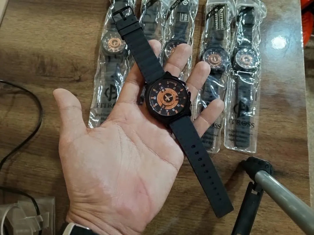 Men's Black Gold Dial Rubber Strap Watch for All Occasions